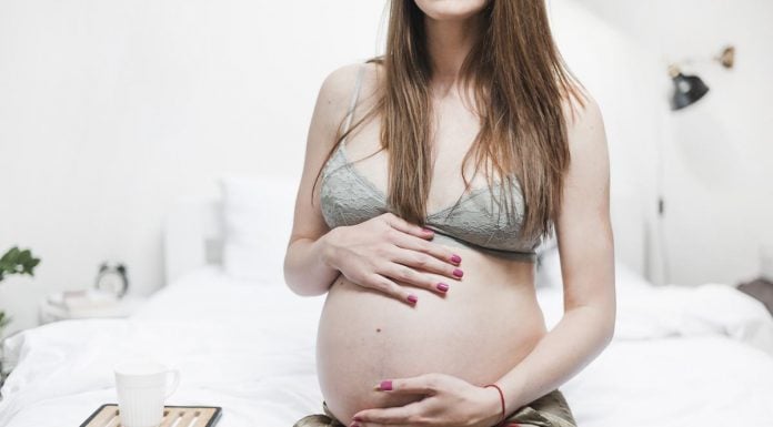 10 Σημάδια ότι Γεννάς – Πως να καταλάβεις τα συμπτώματα της γέννας